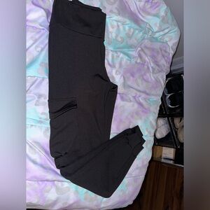 New women’s cargo joggers, size S